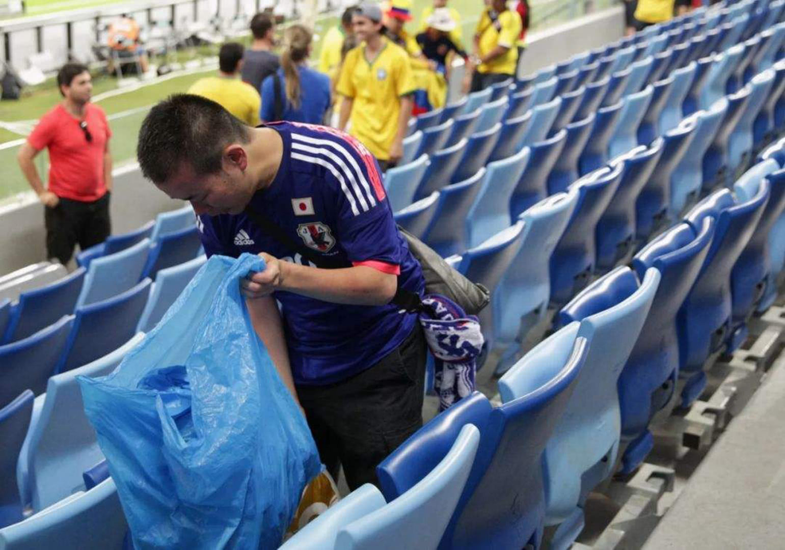 一竞技平台官网 -赛地聚焦：足总杯国际比赛日热度飙升，俄克拉荷马雷霆更衣室发声，管理层满意，资深球员宣示担当的简单介绍