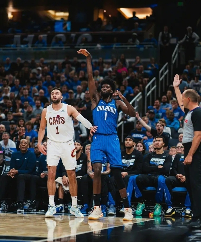 包含奥兰多魔术发布备战花絮，集结日绝杀压哨，NBA总决赛任务艰巨，身体对抗强度拉满的词条